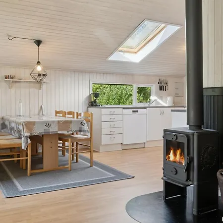 Sommarhus På Naturtomt 800 M Från Nordsjön